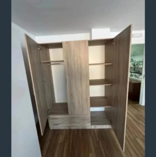 Armario de madera 3 puertas y 2 cajones