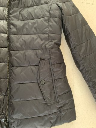 Chaqueta reversible negra con capucha