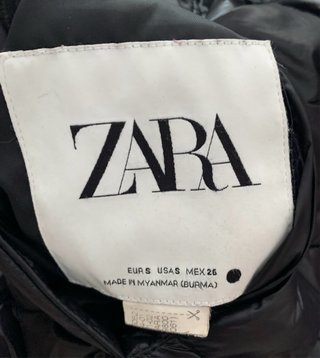 Chaqueta reversible negra con capucha