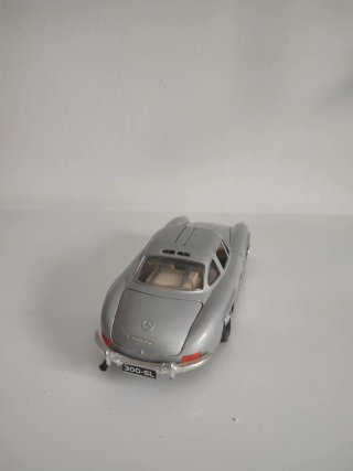 Coche a escala Mercedes Benz 300SL 1:24