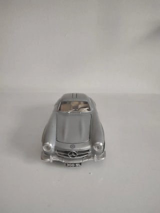 Coche a escala Mercedes Benz 300SL 1:24