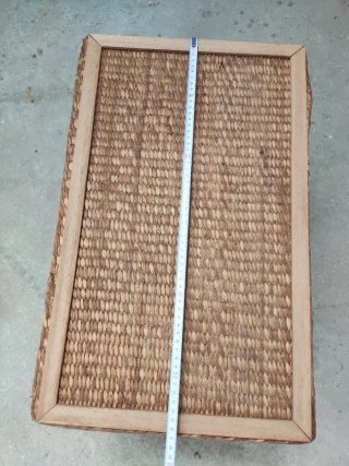 Baúl de esparto con ruedas