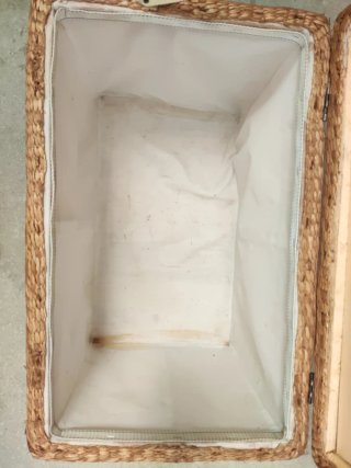 Baúl de esparto con ruedas