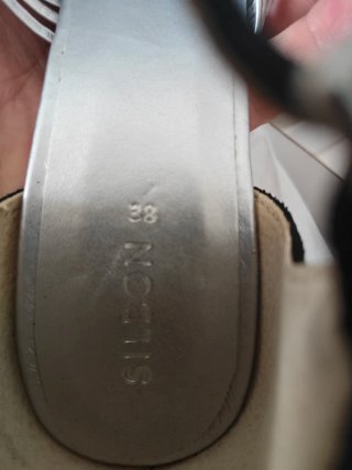 Sandalias tacón Silbon negras y plateadas