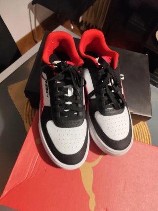 Zapatillas Puma Rojas y Negras