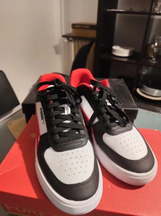 Zapatillas Puma Rojas y Negras
