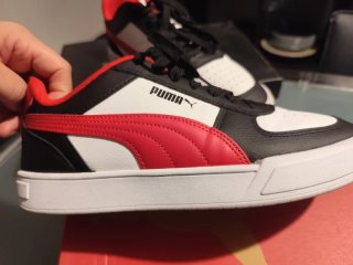 Zapatillas Puma Rojas y Negras