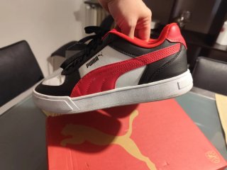 Zapatillas Puma Rojas y Negras