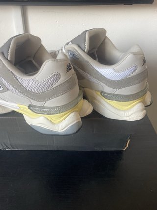 New Balance 9060 Gris/Blanco