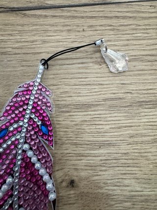 Segnalibro piuma perline e strass