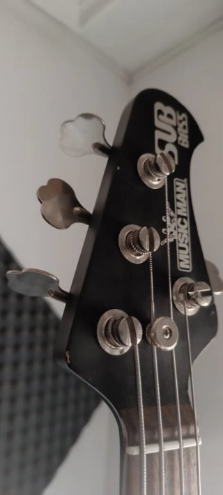 Bajo Musicman SUB ErniBall usa