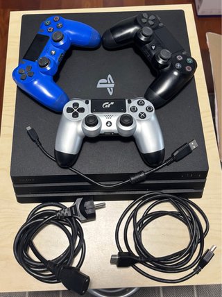 PS4 Pro 1TB + 13 Juegos + 3 Mandos