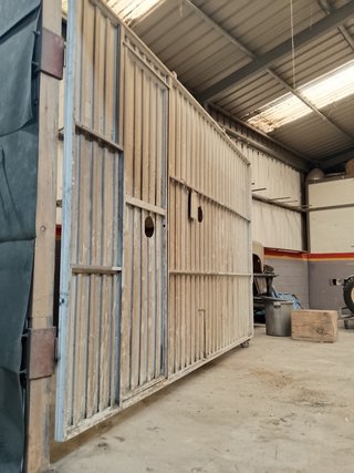 Puerta metálica industrial