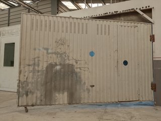 Puerta metálica industrial