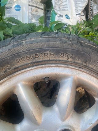 llanta y neumatico Volkswagen Golf