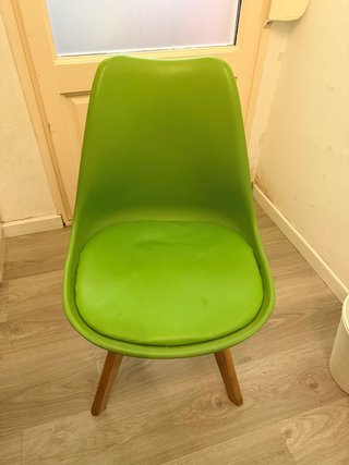 Silla verde moderna
