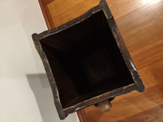 Paragüero de madera con flores