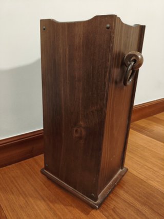 Paragüero de madera con flores