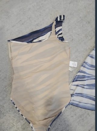 SUPER SEXY Bañador y pareo Gottex azul y blanco