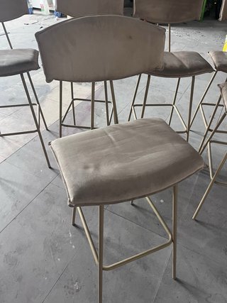 Taburetes Beige y Dorado