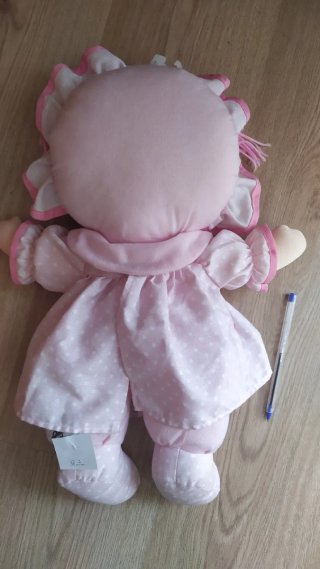 Muñeca de peluche rosa