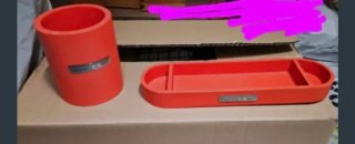 Silla escritorio naranja de plástico y metal