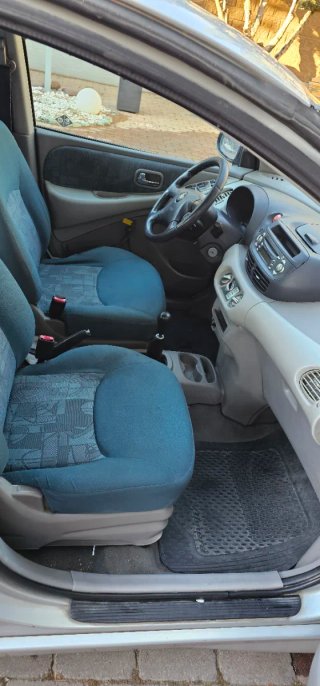 Nissan Almera 2002
