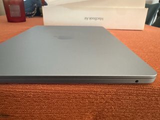 MacBook Air M4 2025 Como Nuevo + Caja