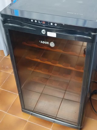 Vinoteca Bosch Negra