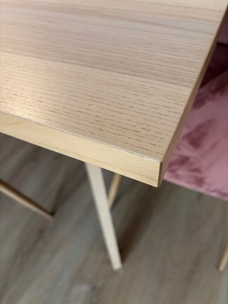 Mesa de comedor de madera