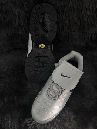 Nike TN Tiempo Zapatos Grises y Negros