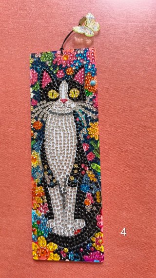 Segnalibri gatti con sfere a taglio diamantato.