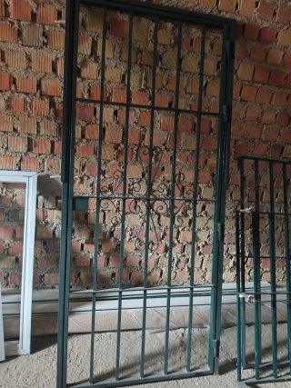 Reja de hierro para puertas