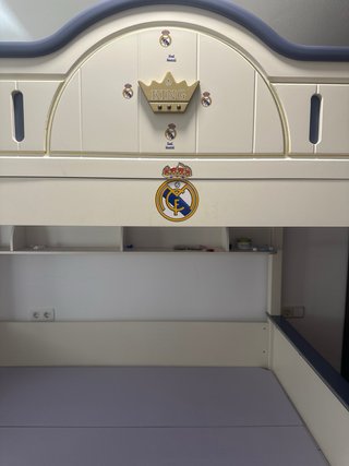 Litera con tres capacidades.