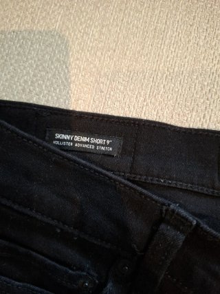Shorts negros Hollister W30 rotos