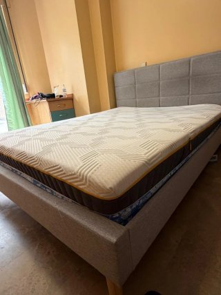 Cama y colchón casi nuevos (6 meses)