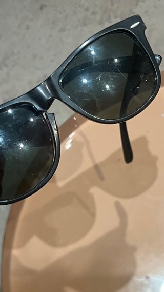 Gafas de Sol Ray-Ban Negras con Funda Marrón