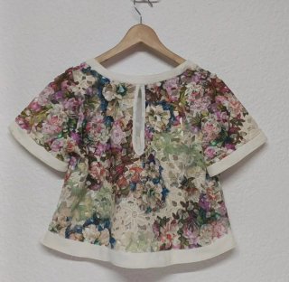 Blusa encaje floral By Fuel Talla M
