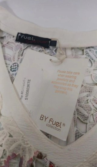 Blusa encaje floral By Fuel Talla M