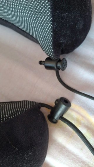 Almohada de viaje negra