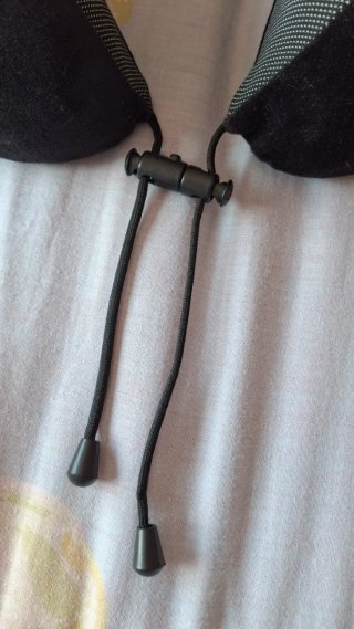 Almohada de viaje negra
