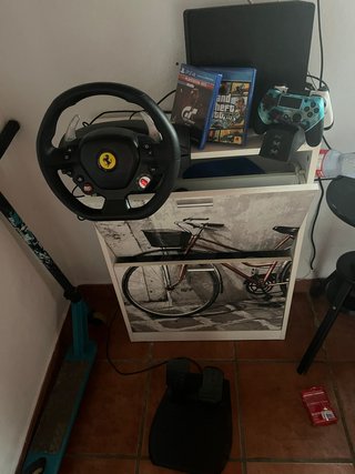 PS4 Slim Negra + 2 Mandos + Soporte