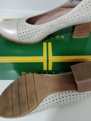 Zapatos Pitillos Beige y Dorado Talla 38