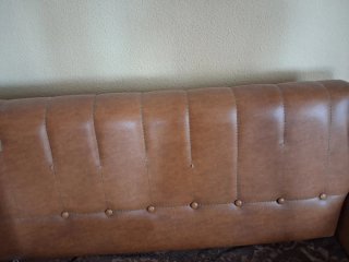 2 Sillones  + sofá de cuero y tela