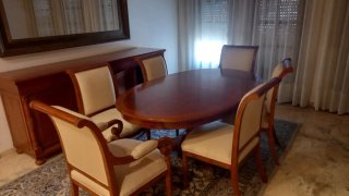 Conjunto comedor mesa,sillas,aparador y espejo