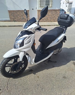 Moto Sym Symphony SR Top
