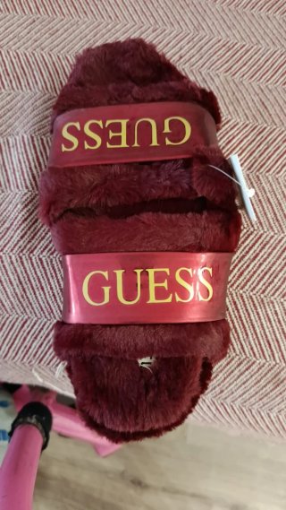 Chanclas Guess grises peludas