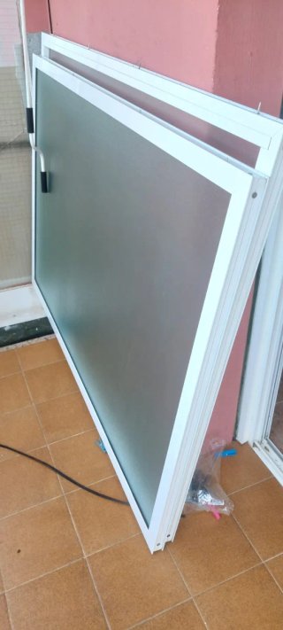 Puertas fijas de cristal y aluminio