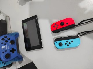 Nintendo Switch + Accessori e Controller Hori