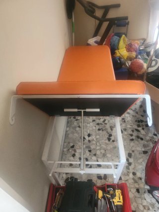 Lettino per terapie arancione